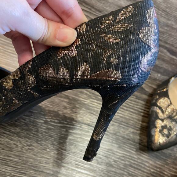 Jessica Simpson Livvy Pointed Toe Pumps Black Gold Foil Floral Print Size 8.5 - Picture 9 of 12